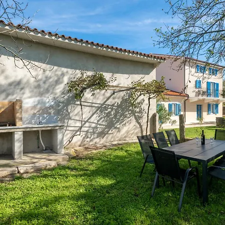 Vila Francesca Nedescina